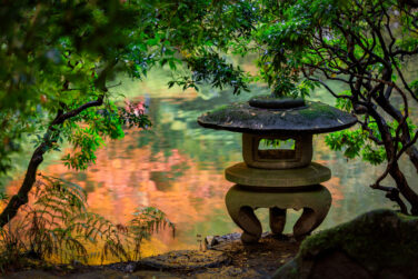 The "Peace Lantern" (neko ashi yukimi), on the east bank of the Upper Strolling Pond. Photo by Jim Reitz.